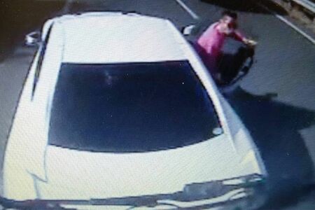 バスを急停止させた容疑者は…　1/3（バス会社提供、以下同）