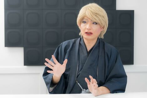 《あの占い師たちは、イマ》東大法学部卒のムンロ王子「タロットは深層心理に踏み込む」奇抜なルックスを選んだワケ