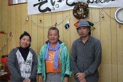 左から、そいそいハウス副代表の当山さん、赤嶺代表、森事務局長