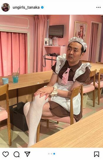 脚を組んでも美脚ぶりが際立つ（本人公式Instagramより）