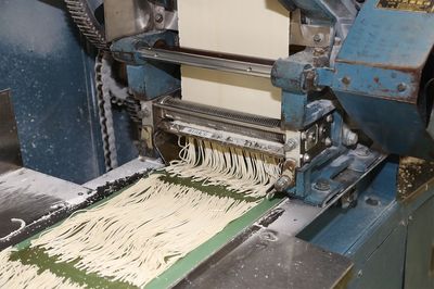 『笠間ソフトメン橋本屋』の工場に潜入(1)　小麦粉はすべて茨城県産。「大手製粉メーカーで丁寧にひいてもらってます」