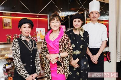 マダムシンコ箕面本店にて。会長の世界観が満載　撮影／山田智絵