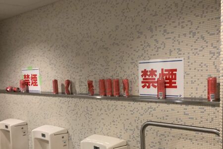 ONEOKROCKのライブ後、札幌ドーム周辺のトイレには大量の空き缶が（ツイッターより）