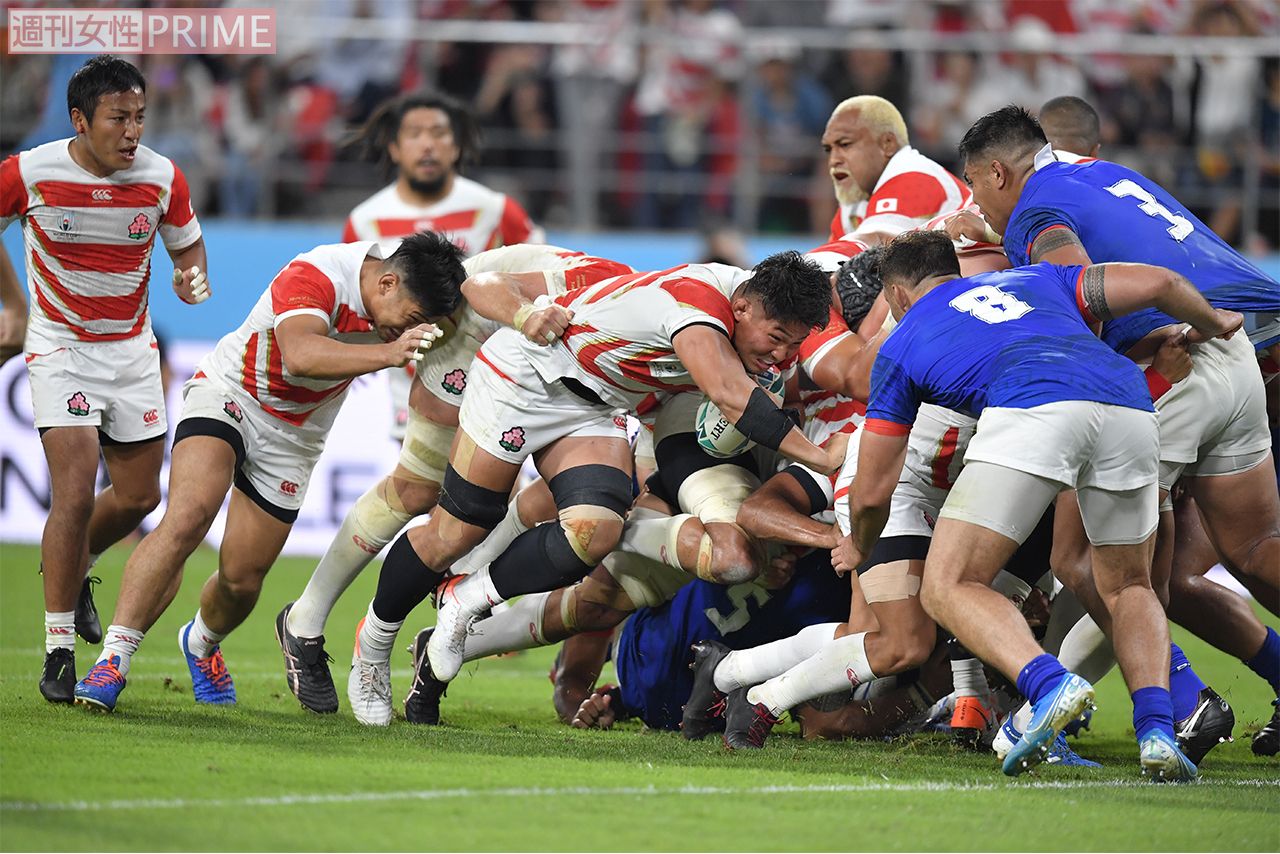 試合が行われた愛知県は姫野選手（中央）の地元で、スクラムからの見事な凱旋トライ!　撮影／渡邊智裕