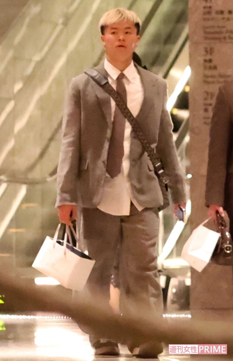 那須川天心は、ビックシルエットのセットアップスタイルで参加