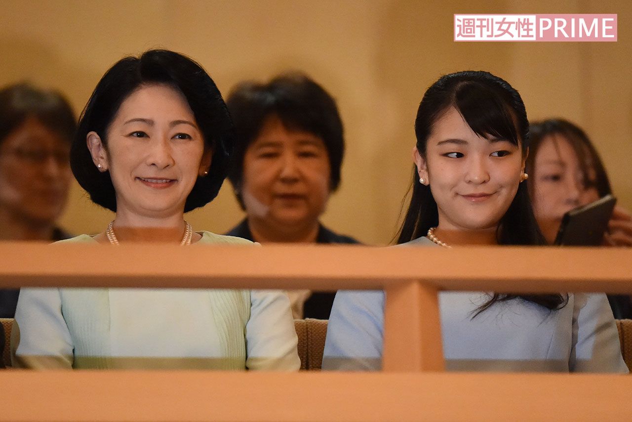 紀子さまと小室眞子さん（'19年6月・横浜能楽堂）