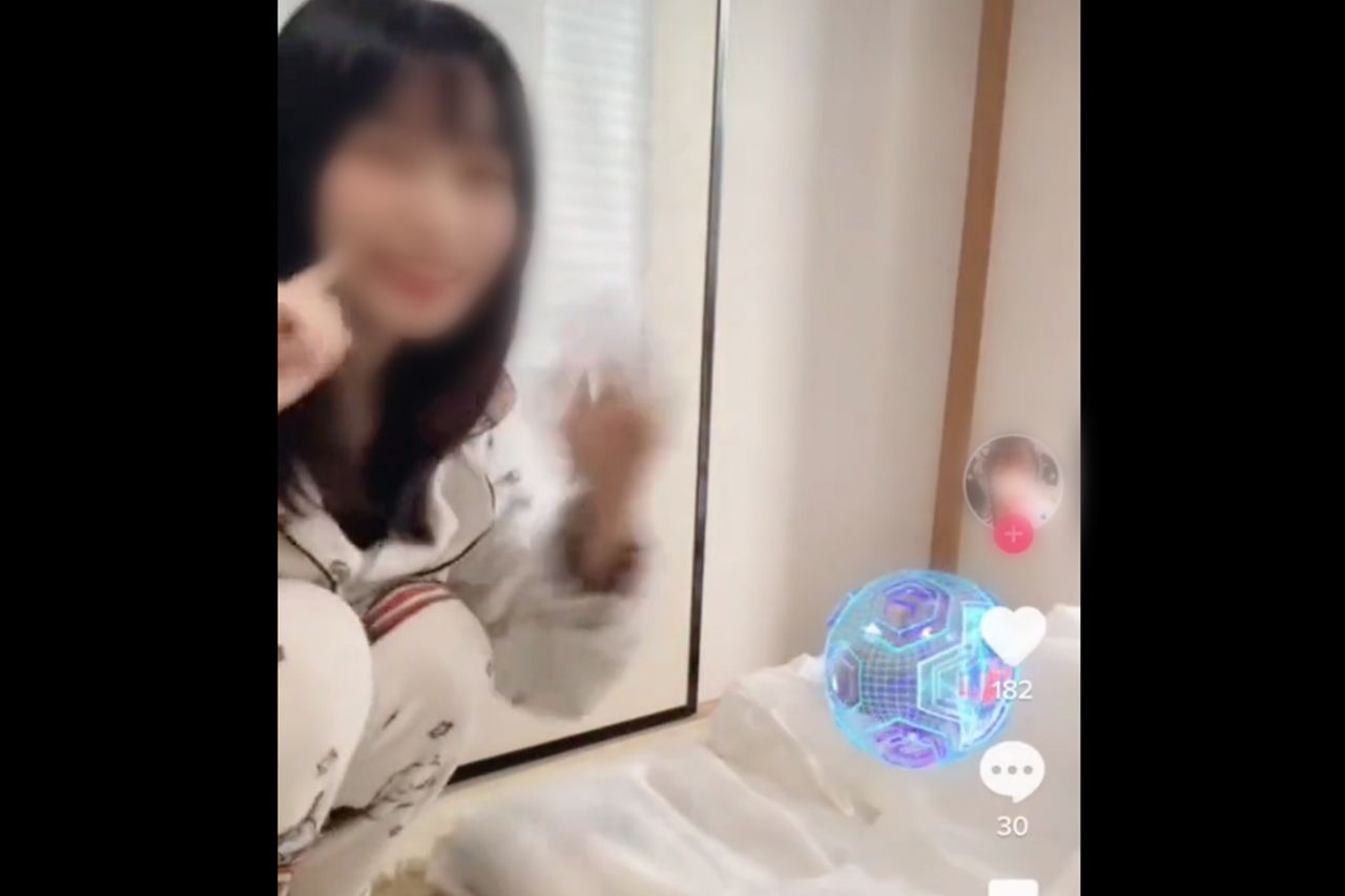 11月30日に一般女性が投稿した「おじいちゃんとTikTok撮った！」動画。しかし、その祖父は遺体で……