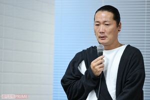 都内で緊急記者会見を開いたキャンドル・ジュン氏