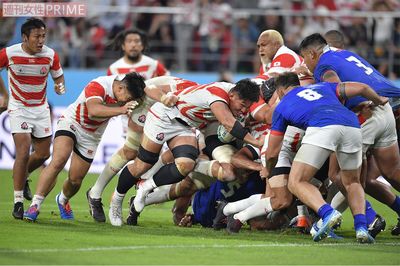 試合が行われた愛知県は姫野選手（中央）の地元で、スクラムからの見事な凱旋トライ!　撮影／渡邊智裕