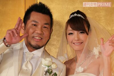 2011年、結婚披露宴で笑顔のフジモンと木下優樹菜お洒落コーディネートでキメる木下優樹菜と藤本敏史の長女（木下のインスタグラムより）2020年9月、直撃取材に応える木下優樹菜。スタイルの良さが際立つ木下優樹菜  