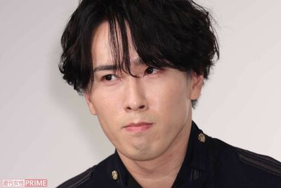 Snow Man宮舘涼太、初出演の映画ビジュアルが「どういう表情？」貴族キャラ裏目に出てツッコミ殺到