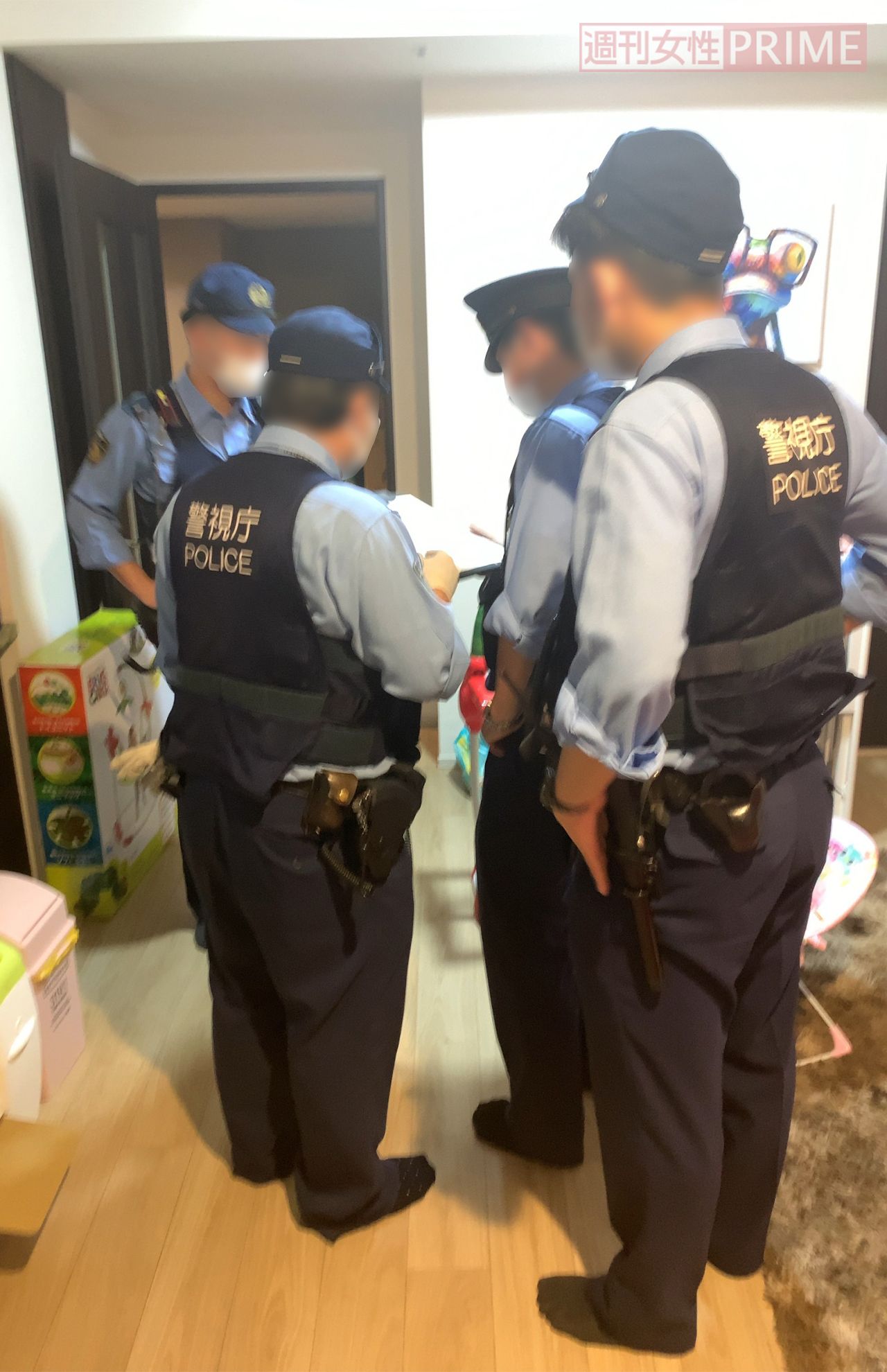 友人の通報により加藤紗里の自宅に駆けつけた警察官（大河内さんの知人提供）