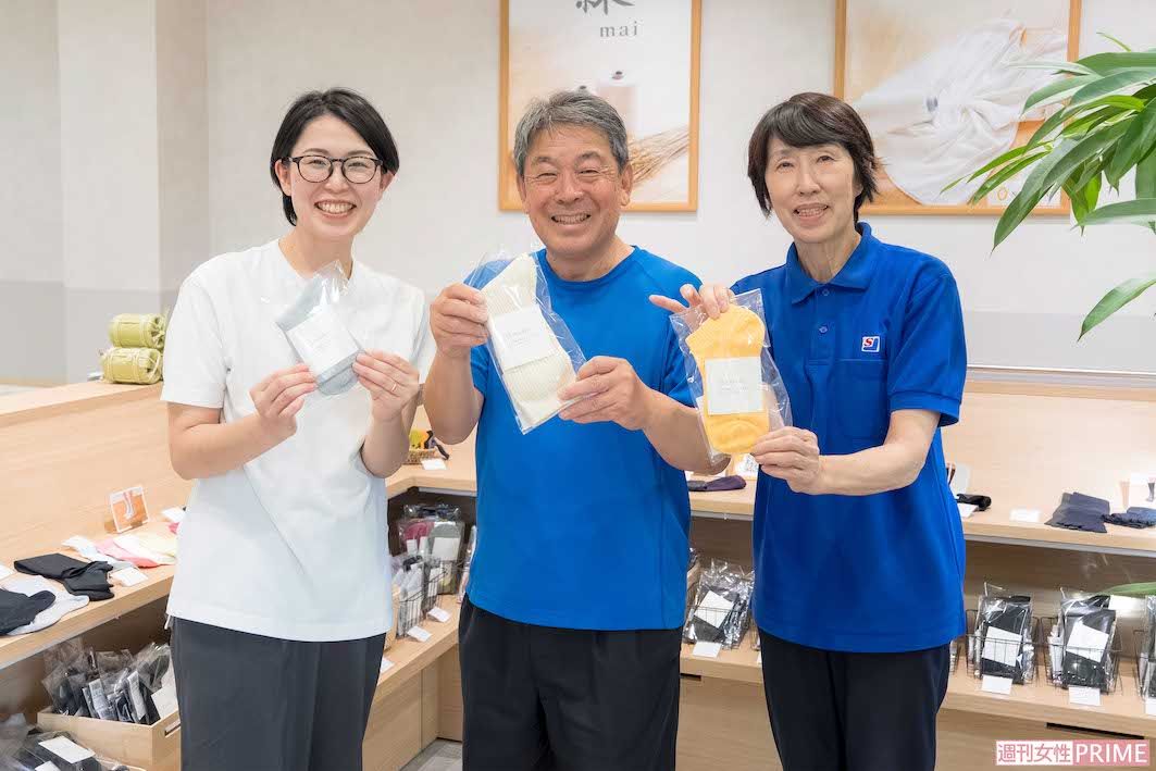 左から、長女・みどりさん、鈴木和夫さん、妻・喜子さん　撮影／伊藤和幸