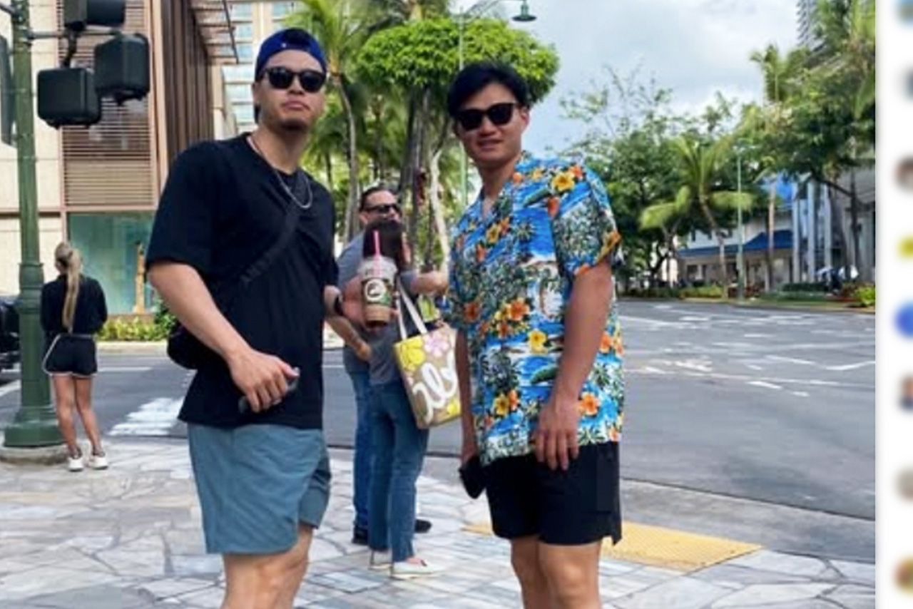 阪神タイガース・佐藤輝明とのハワイショット（森下翔太公式インスタグラムより）