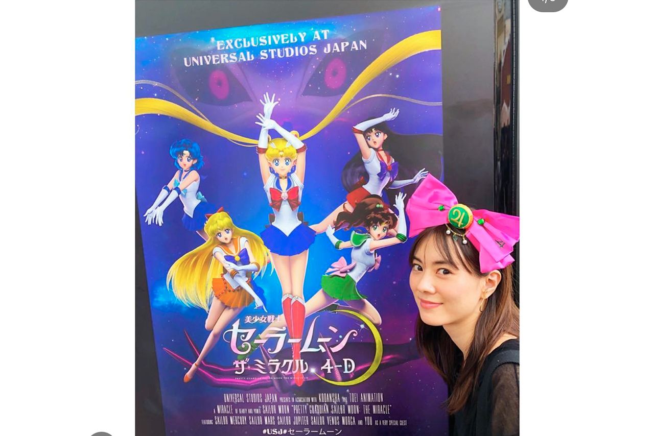 安座間は、『CanCam』『AneCan』などのモデルとしても人気に。'18年USJのアトラクション『美少女戦士セーラームーン・ザ・ミラクル4-D』で