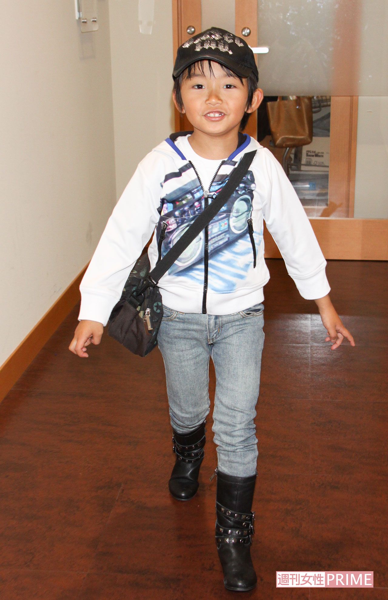 お気に入りのブーツをはいたスタイルのテーマは「元気っぽい感じ」とコメント（'10年）