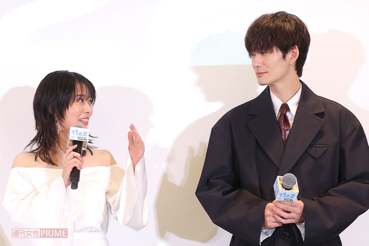 ドラマ『1122いいふうふ』（アマゾンプライムビデオ）完成披露宴に出席した高畑充希と岡田将生（23年6月撮影）