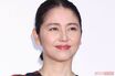 長澤まさみ、結婚から半年で『VOGUE』の“大胆チューブトップ姿”に学ぶ「大人の肌見せ」…「別人メイク」に驚きの声も