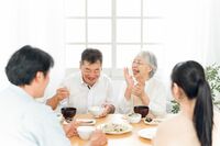 “シニアシェアハウス”の実態とは…節約の点で注目も、共同生活でのいざこざ多発で「終の棲家にはムリ」