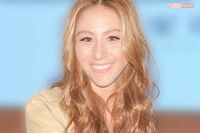 道端カレンの肉体激変に「ムキムキ」「格闘技」ネット騒然、次女のジェシカ、三女のアンジェリカの三姉妹で…