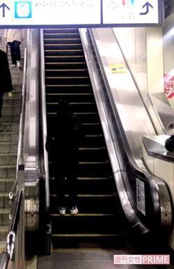事件現場のエスカレーター付近