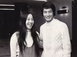 '73年にヒロインに抜擢されたNHK朝の連ドラ『北の家族』で、共演した兄役の清水章吾(右)