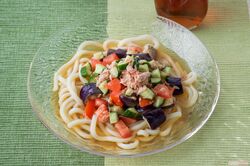 “家計にやさしい”最強食材「冷凍うどん」で満足度アップ!料理家が教える「夏の冷&温」3レシピ
