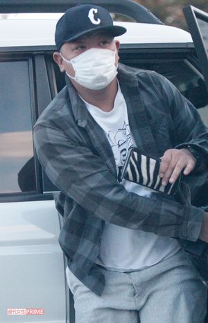 2012年、代官山蔦屋に訪れるTKO木下が乗っていた車から出てくる瞬間