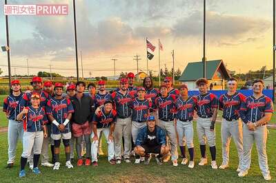 31歳でアメリカでメジャーに挑戦した吉田えりさん（前列左）