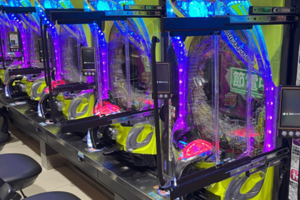 分煙ボード。コロナ禍では飛沫防止対策としても導入が増えた