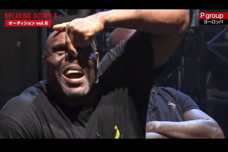 『BreakingDown9』のオーディションでパフォーマンスをみせるボブ・サップ