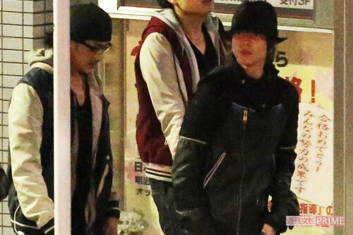 ジャニーズ時代は親しかった赤西仁（左）と山下智久。夜の街で遊ぶ姿を目撃