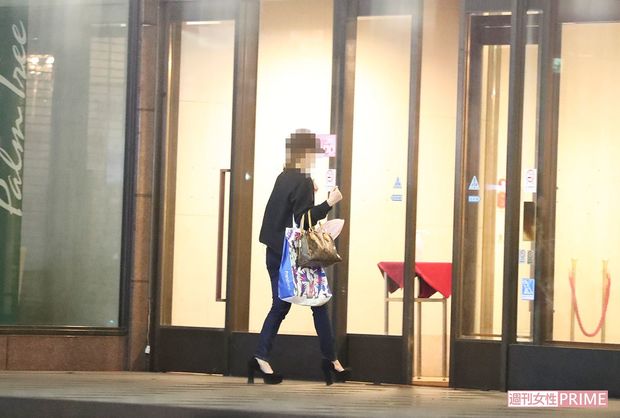 '18年4月6~7日、柳沢が前泊したホテルに出入りするAさん