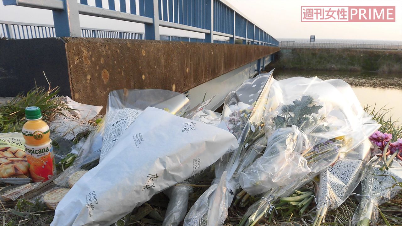 リンちゃんの遺体遺棄現場。今も花やお菓子などが絶えない