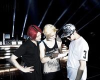 JYJ・ユチョン「ステージの前に、2人に