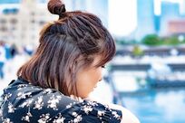 東京都「ネットカフェ難民」のホテル提供を出し惜しみ、消えた3349人の行方