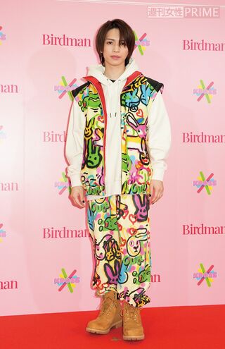 カラフルなGUCCIを身に纏う岩橋玄樹（撮影／伊藤和幸）