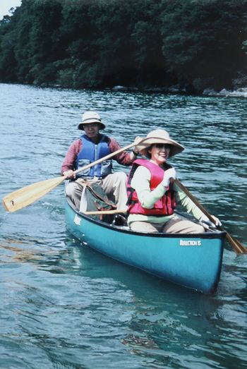 2005年、奥日光にて。カヌーや山登りは夫婦共通の趣味。慎重派の垣添さんに対し、昭子さんは冒険家。「危険なところも平気で突っ込んでいく（笑）」と垣添さん