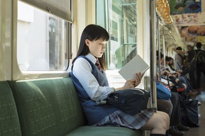 「活字離れ」は本当か？ 出版業界が縮小の一方で、読書イベントは活況の背景