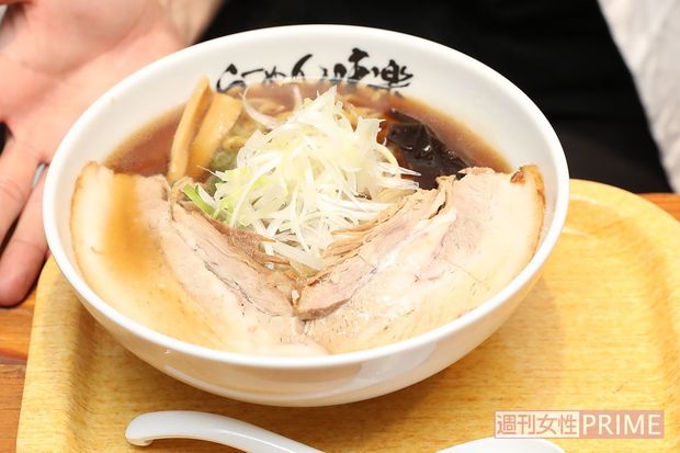 焼き醤油らーめん（900円）に、チャーシューをトッピング！