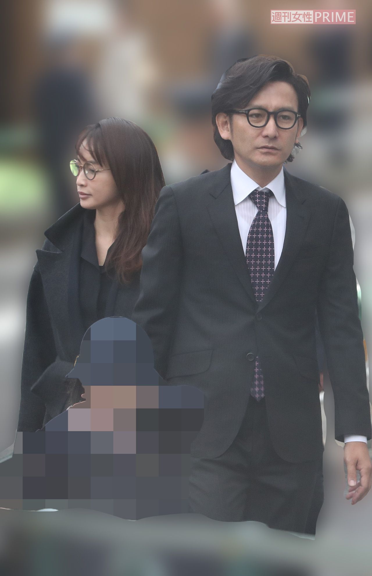 2018年4月、長女の入学式に出席した長谷川京子と新藤晴一