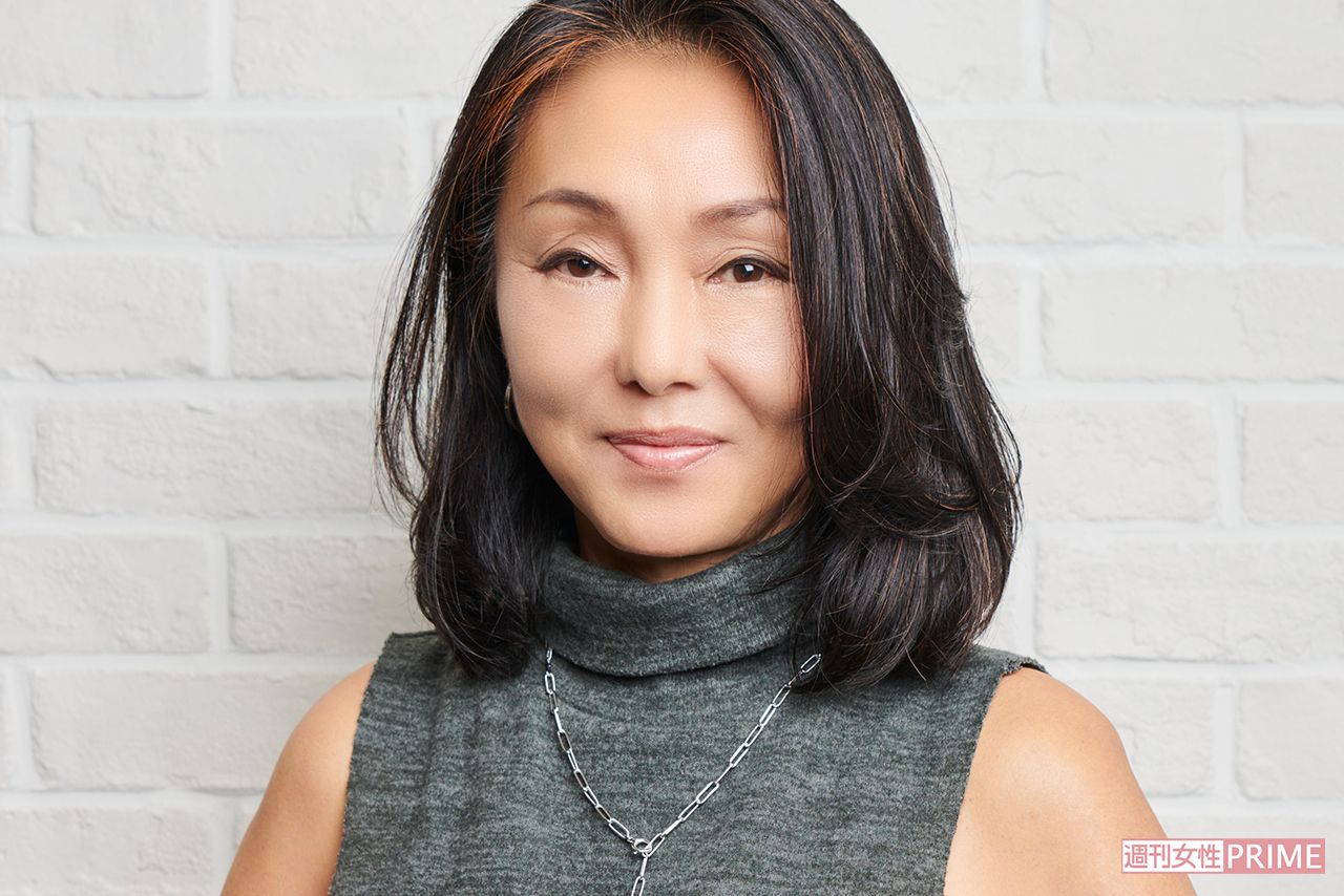 クリスタル・ケイの母であり、シンガーのシンシア