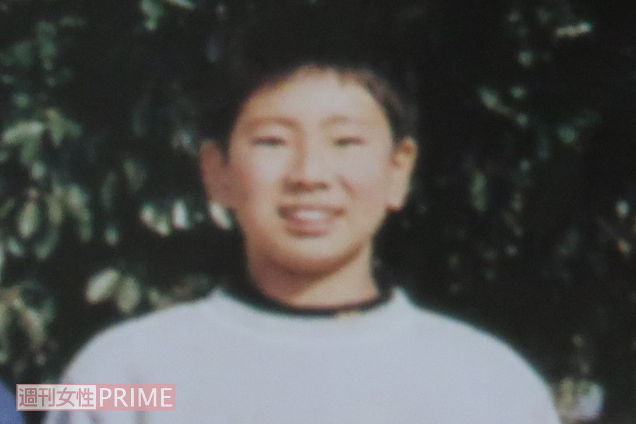 小学校の卒業アルバムに笑顔で写る奥野淳也被告