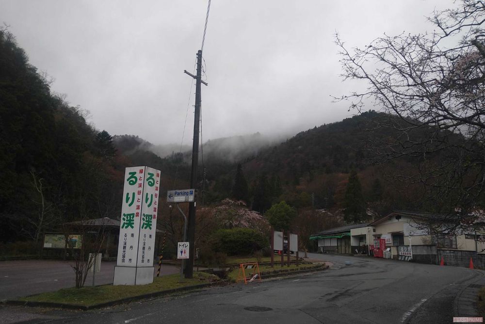 安達さん宅から比較的近い景勝地「るり渓谷」。園部小から約９キロ離れたこのエリアでも捜索が行われたが、手がかりは見つかっていない