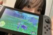 人気ゲーム『ポケモン』をプレイする伊藤萌々香