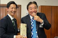 河村たかし名古屋市長の“干し柿かじり”が物議、謝罪に追い込まれた美濃加茂市・藤井浩人市長の「逮捕歴と…