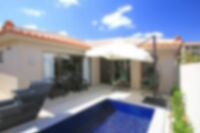 宿泊先の男性スタッフが人気コスプレイヤーの部屋に無断入室、「水着を確認するため」言い訳にホテル側が出…