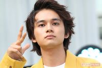 北村匠海「常人には理解できない」『ディオール』の“カオナシ”着こなしに困惑、唯一無二な“イケメン変人…