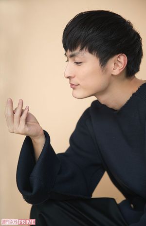 納期1月末！日高健吾品ページ‼️イエロー天板無 高良健吾「『べっぴんさん』に入る前は苦しかった。この作品で自分が