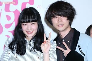 映画『ミステリと言う勿れ』好調の菅田将暉、小松菜奈との夫婦合作写真